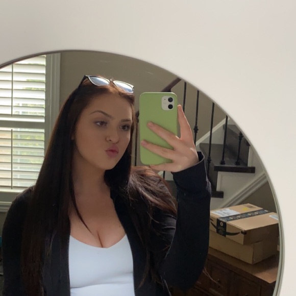 Meet your Posher, Mackenzie - Picture 1 of 1